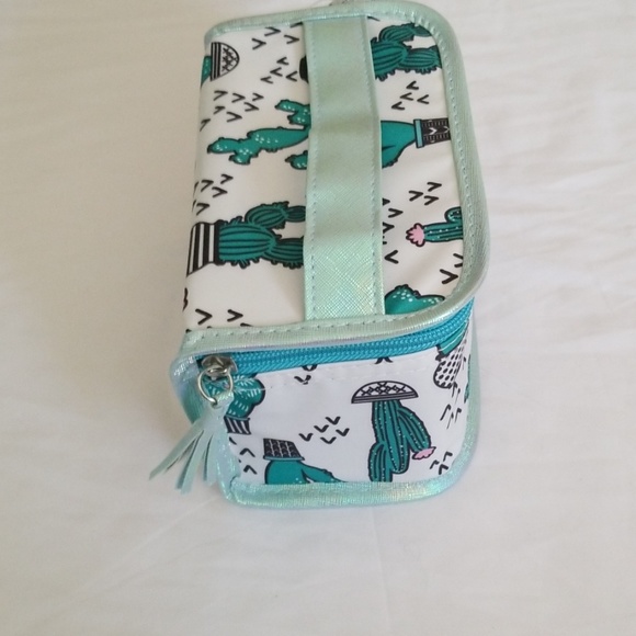 Train Case - Picture 3 of 3